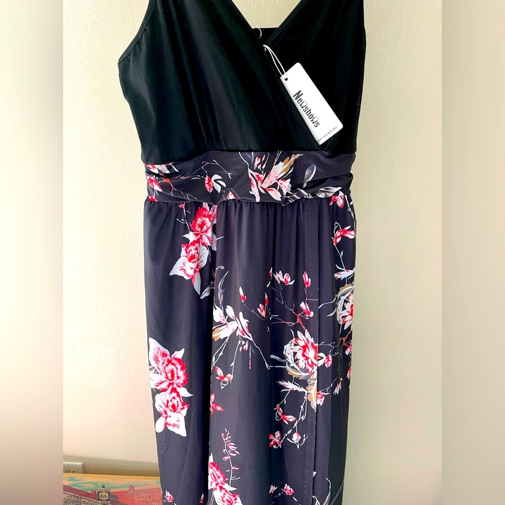 NWT Women’s Strap Maxi SZ L Black Floral Dress Newshows Split dress. Strap